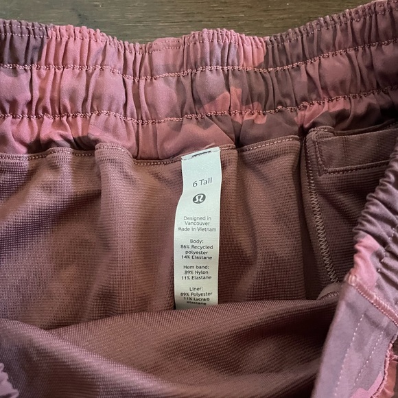 Lululemon pink camo shorts size 6 - Picture 3 of 5